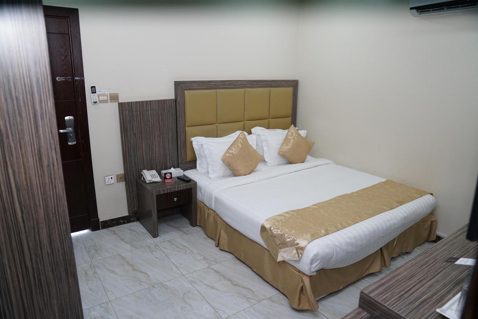 La Rive Hotels & Suites Dammam Room photo