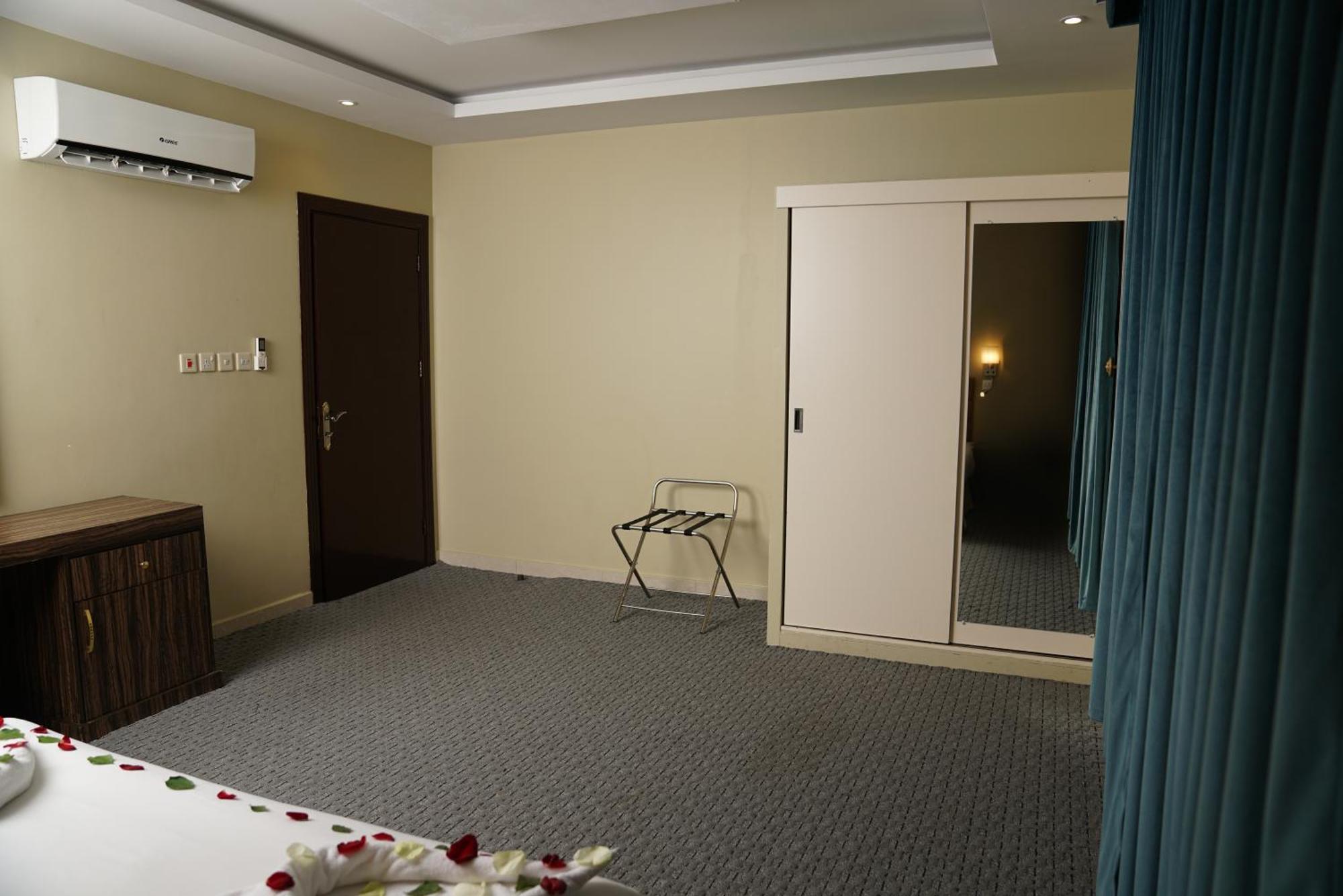 La Rive Hotels & Suites Dammam Room photo