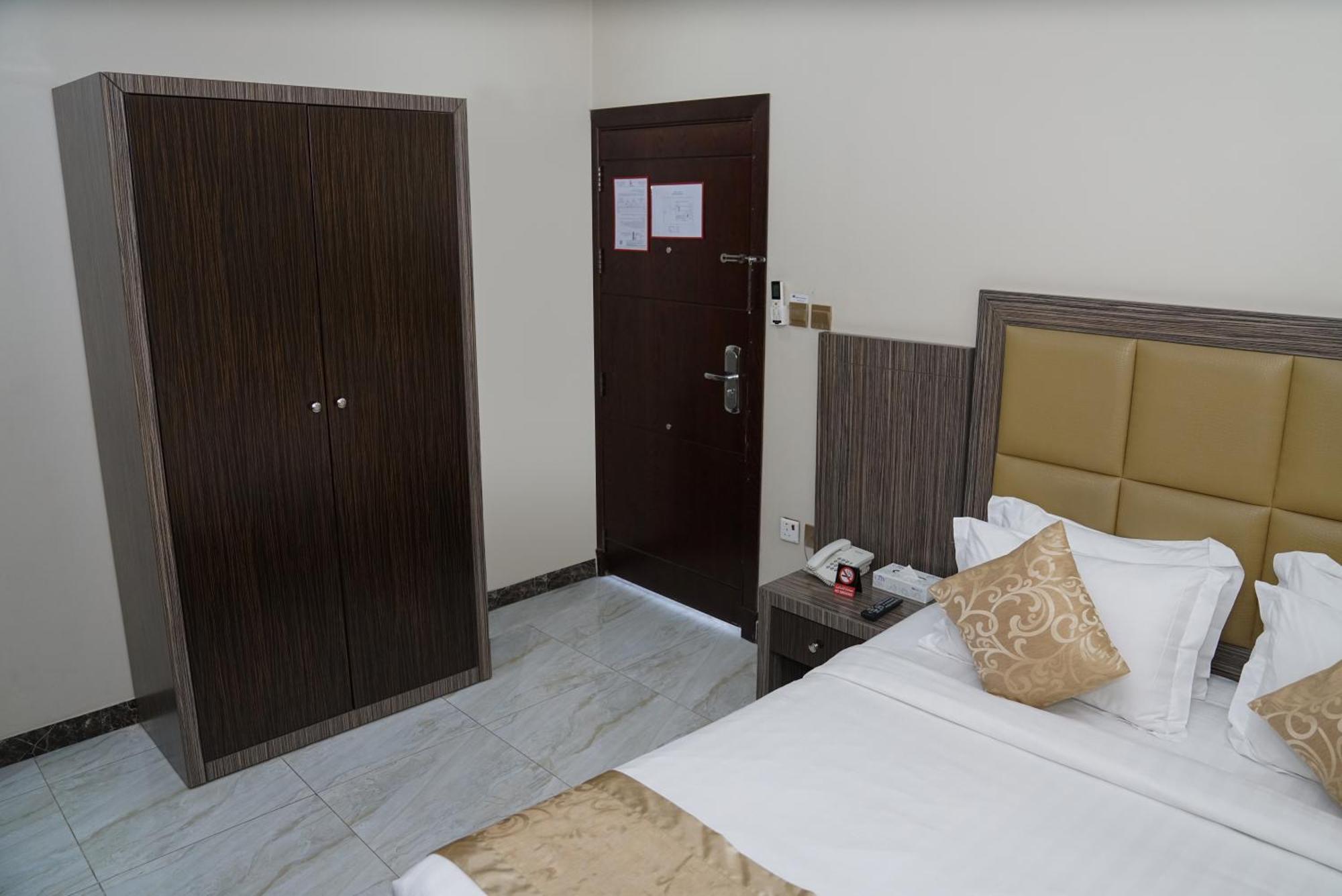 La Rive Hotels & Suites Dammam Room photo